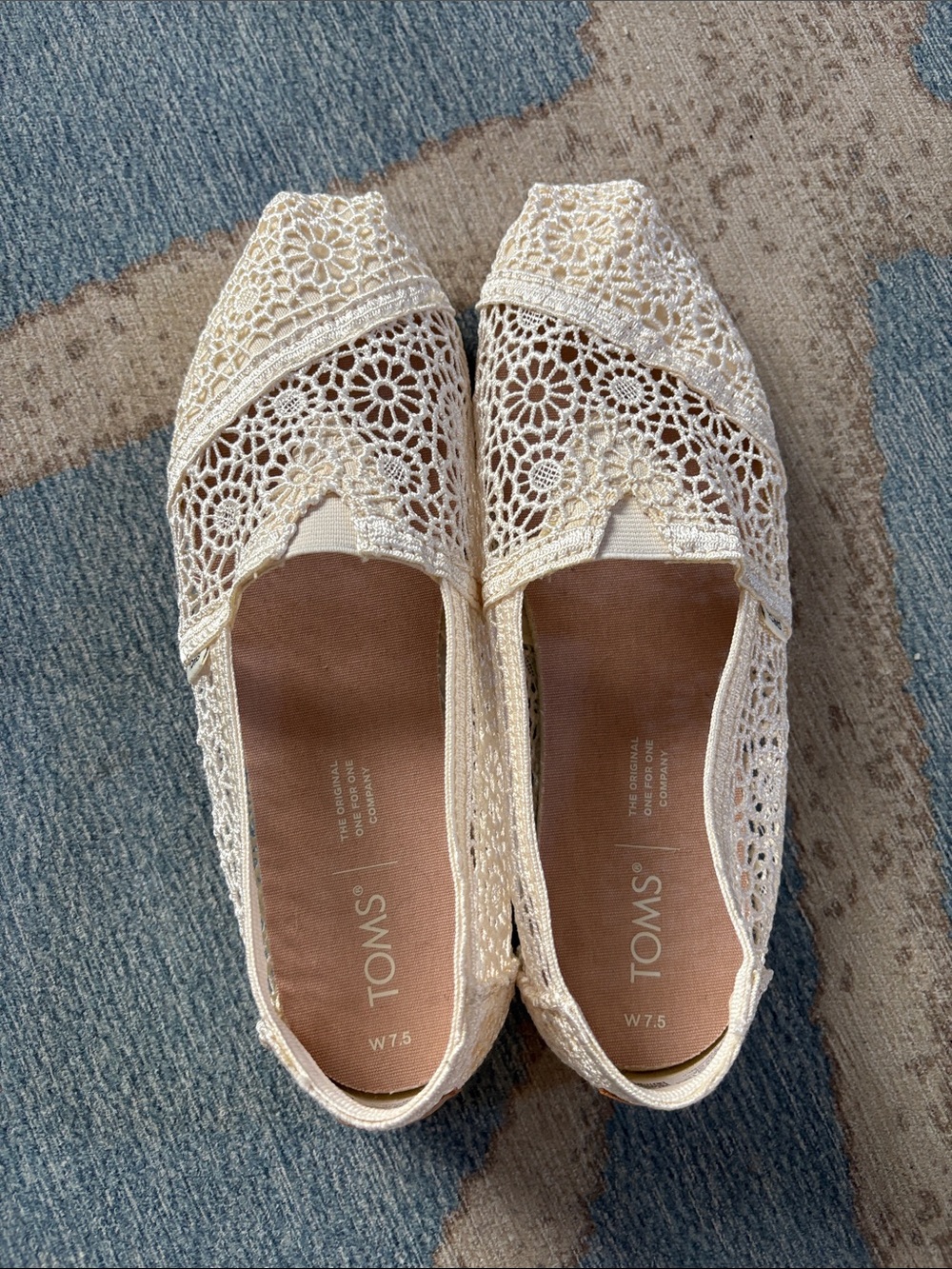 Brand new Tom’s ivory floral crochet Espadrilles flats women’s 7.5